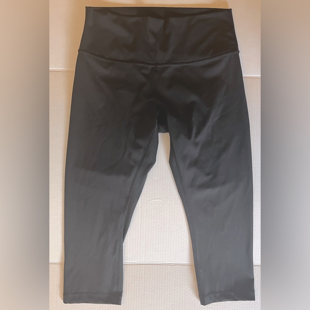 Lululemon Align high rise crop 21 black.